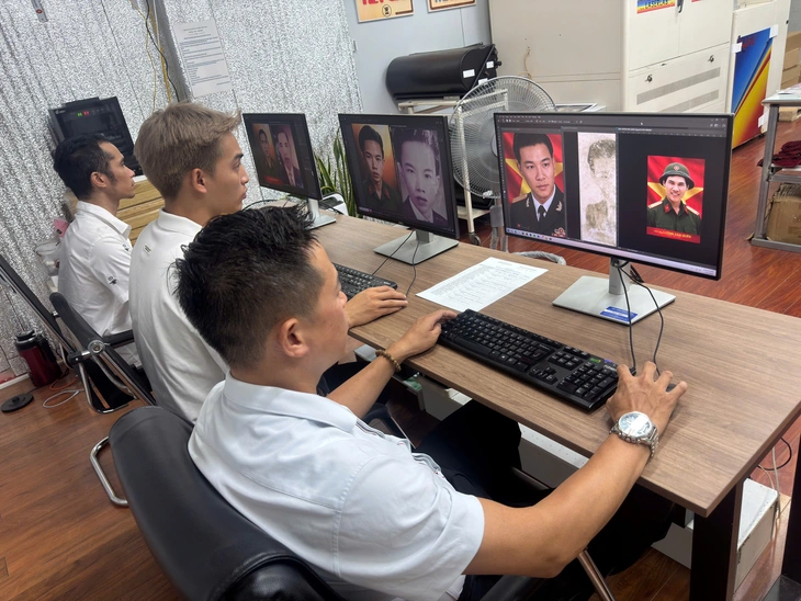 Bộ Tư lệnh và Công an TP.HCM hô trợ phục dựng ảnh liệt sĩ - Ảnh 1.