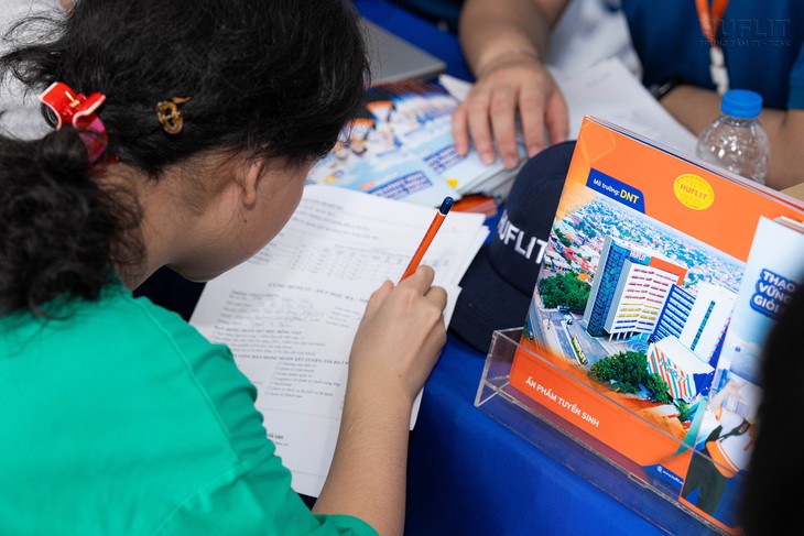 Chọn HUFLIT làm nguyện vọng 1, nhận học bổng hấp dẫn - Ảnh 1.