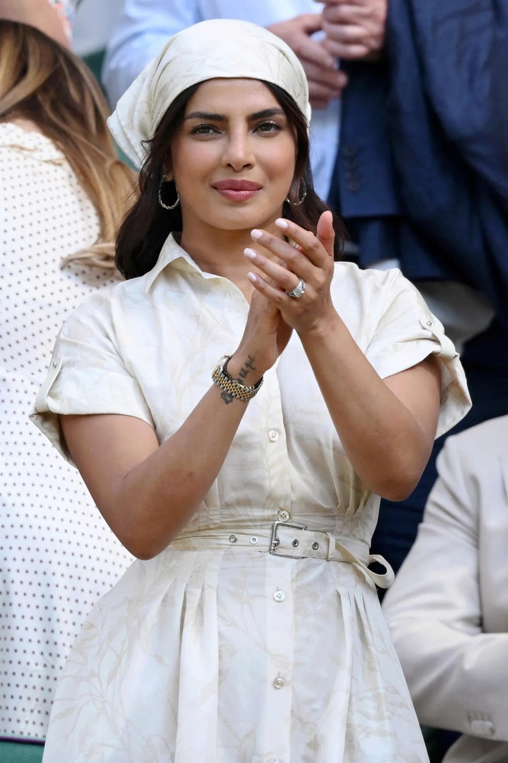 Những bộ cánh đẹp nhất của các ngôi sao ở Wimbledon 2026 - Ảnh 10.
