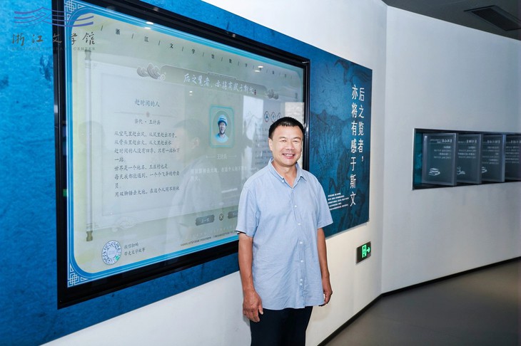 Người shipper được đề cử giải thưởng văn học Lỗ Tấn ở Trung Quốc - Ảnh 2.