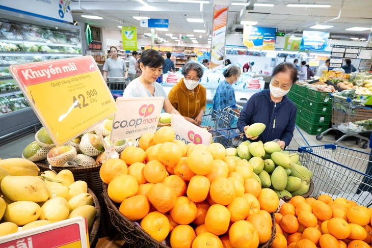 Giá cà phê giảm nhẹ khi thời tiết Brazil thuận lợi, trái cây Trung Quốc giá cao vẫn đắt hàng - Ảnh 2.