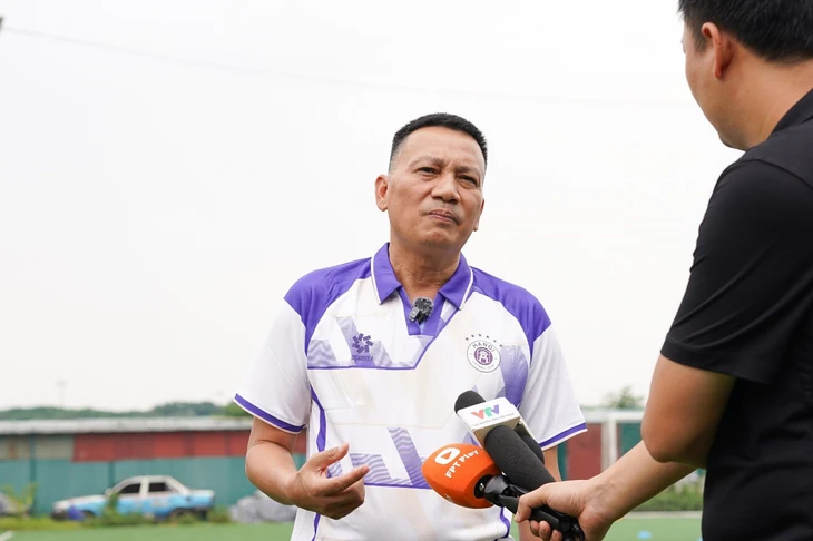 Đại biểu HĐND Đỗ Vinh Quang hiện thực hóa cam kết về bóng đá học đường - Ảnh 2.