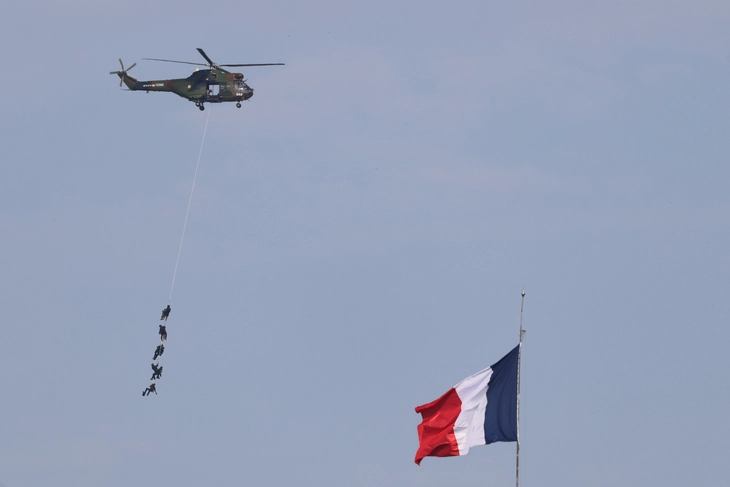 Pháp phô diễn sức mạnh quân sự trong lễ duyệt binh Quốc khánh quy mô kỷ lục - Ảnh 6.