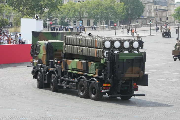 Pháp phô diễn sức mạnh quân sự trong lễ duyệt binh Quốc khánh quy mô kỷ lục - Ảnh 12.