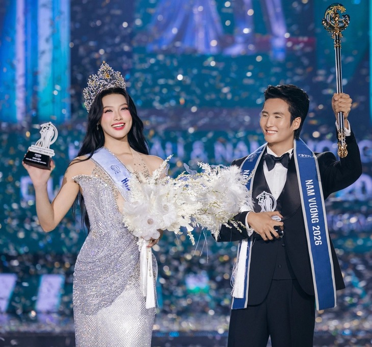 Hoàng Thanh Nga và những chiếc vương miện đính đầy kim cương - Ảnh 6.