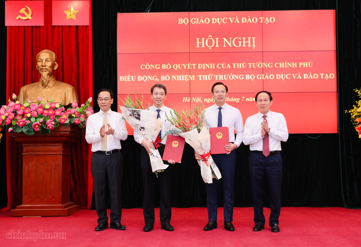 Công bố quyết định bổ nhiệm 2 Thứ trưởng Bộ Giáo dục và Đào tạo - Ảnh 1.