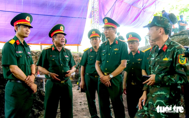 Trưởng Ban Chỉ đạo 515 Quân khu 7 khảo sát tại công viên Lê Thị Riêng, yêu cầu chăm lo tốt chiến sĩ làm nhiệm vụ - Ảnh 2.