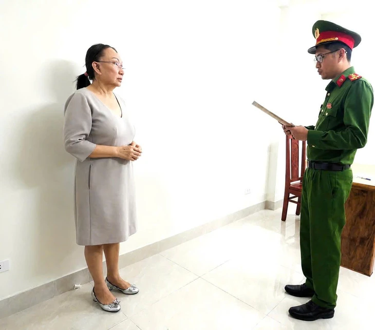 Khởi tố chủ tiệm vàng Kim Lý, Ngọc Tâm, Ngọc Châu Âu vụ buôn lậu kim cương - Ảnh 2.