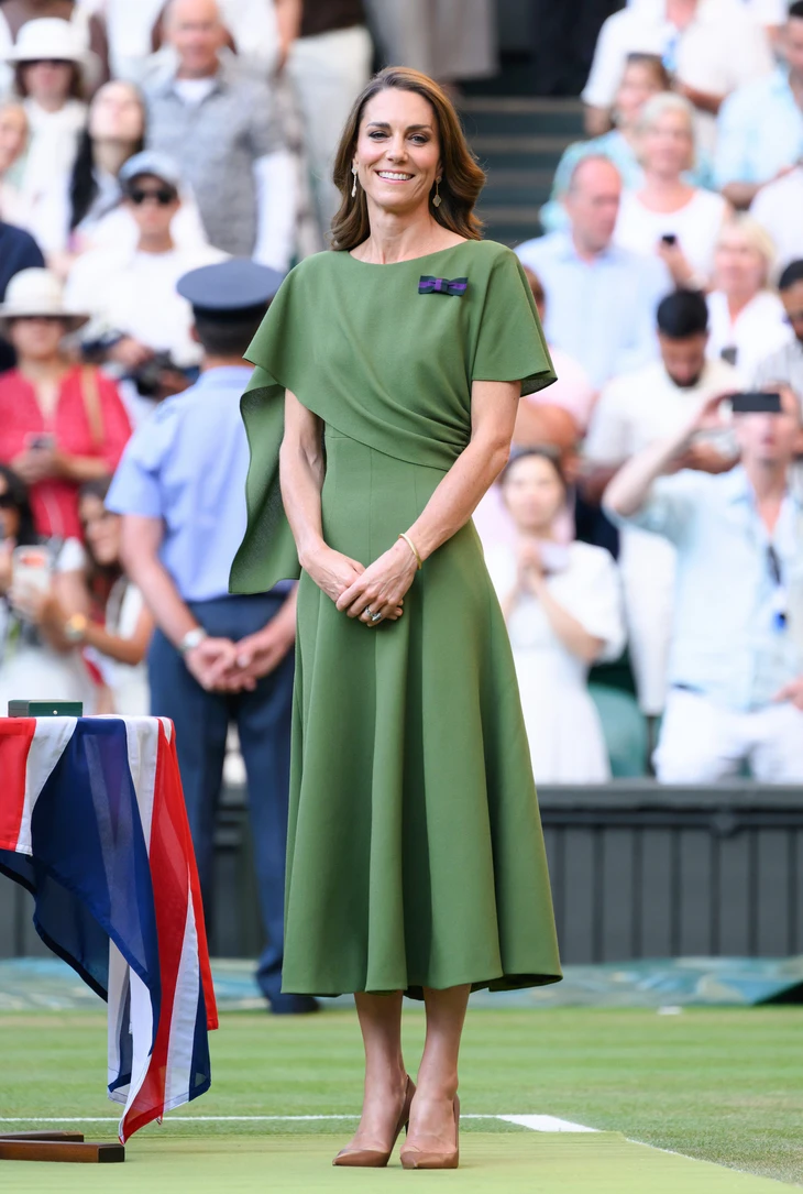 Những bộ cánh đẹp nhất của các ngôi sao ở Wimbledon 2026 - Ảnh 1.