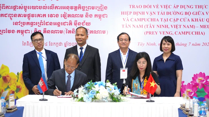 Việt Nam - Campuchia triển khai vận tải liên vận quốc tế qua cặp cửa khẩu Tân Nam - Meun Chey - Ảnh 2.