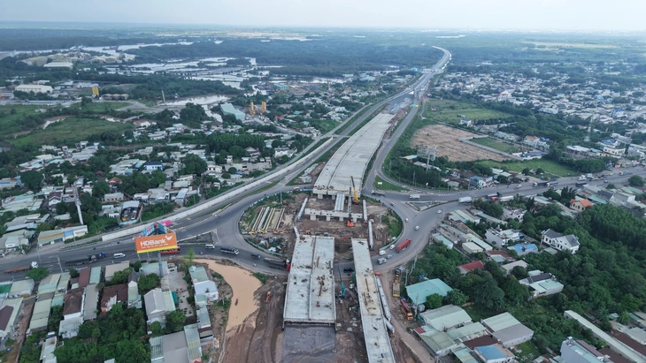 Nhiều tuyến cao tốc nằm ở các trục giao thông huyết mạch Đồng Nai – TP.HCM đã định hình và hướng về sân bay Long Thành. - Ảnh 3.