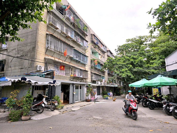 UBND TP.HCM 'thúc' hoàn thành kiểm định chung cư cũ cuối tháng 7-2026 - Ảnh 2.