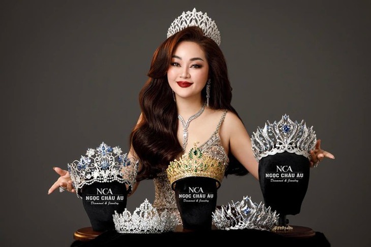 Hoàng Thanh Nga và những chiếc vương miện đính đầy kim cương - Ảnh 1.