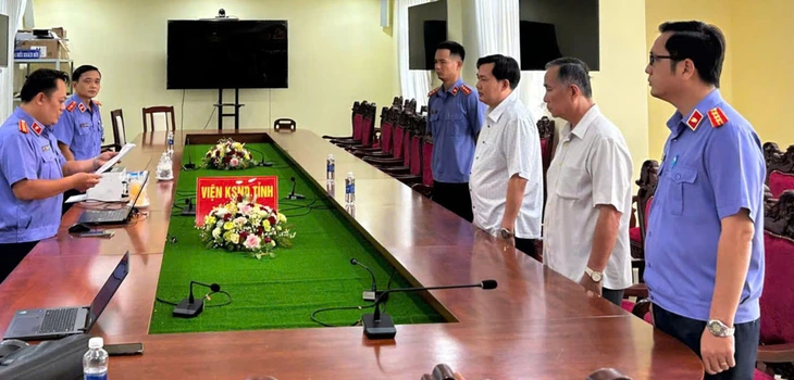 Khởi tố cựu Viện trưởng và thủ trưởng vụ nữ sinh tử vong ở Vĩnh Long - Ảnh 2.
