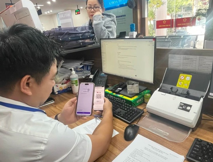 Người đứng đầu ở Khánh Hòa ký cam kết điều hành đạt yêu cầu - Ảnh 3.