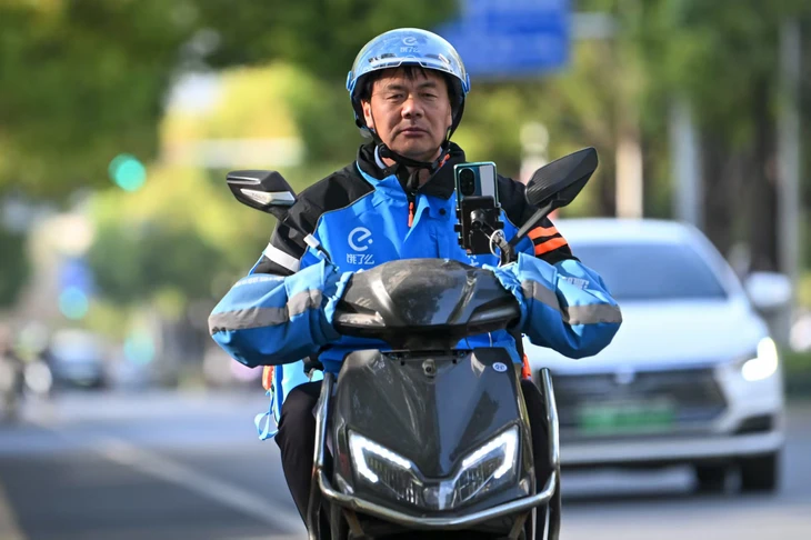 Người shipper được đề cử giải thưởng văn học Lỗ Tấn ở Trung Quốc - Ảnh 1.