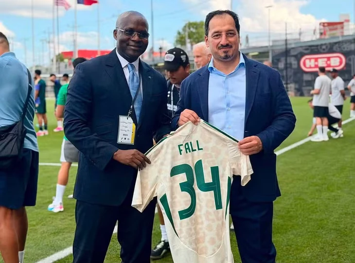 Senegal 'sốc' khi phát hiện bác sĩ đi dự World Cup là… chuyên gia phụ khoa - Ảnh 2.