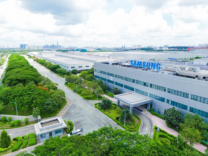 Dùng 'mắt thần', drone để 'bắt bệnh' cho siêu hệ thống 45.000 tấm pin điện mặt trời mái nhà tại TP.HCM - Ảnh 2.