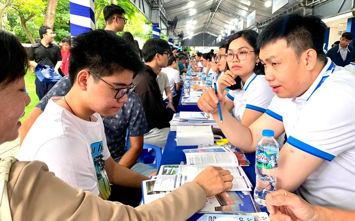 Điểm sàn đại học 2026: Nhìn từ khoảng cách 10 điểm - Ảnh 5.