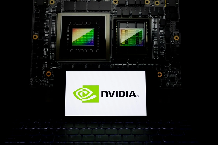 Nvidia đã bắt đầu giao chip AI H200 siêu mạnh cho Trung Quốc - Ảnh 1.