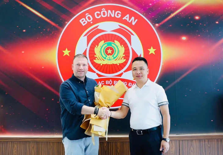 CLB Công An TP.HCM công bố HLV ngoại - Ảnh 1.