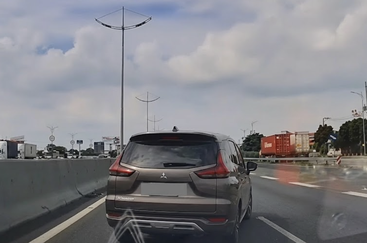 Tài xế bị phạt gần 6 triệu đồng vì vi phạm trên cao tốc TP . HCM - Trung Lương - Ảnh 1.