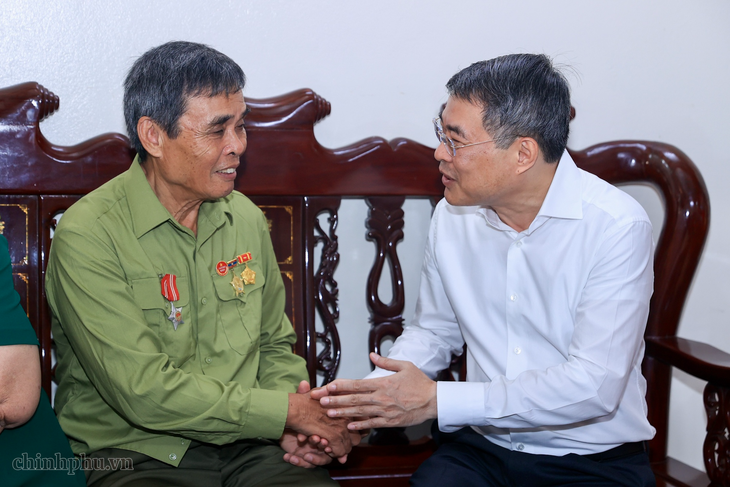 Đề xuất gỡ nút thắt hồ sơ người có công, tránh bỏ sót người xứng đáng - Ảnh 2.
