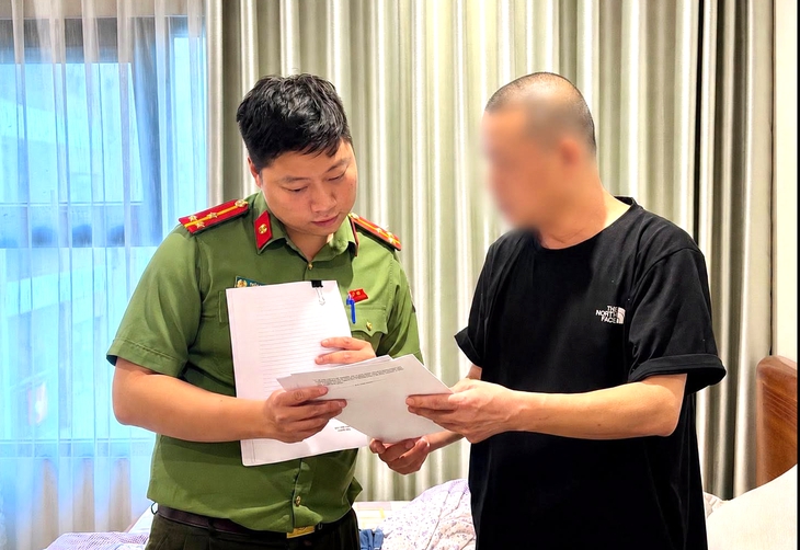 Con về nhà thăm cha mẹ có cần thông báo lưu trú? - Ảnh 1.