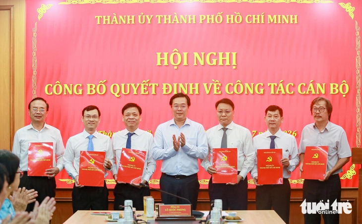Thành ủy TP.HCM tiếp nhận 6 cán bộ về Ban Nghiên cứu phát triển - Ảnh 1.