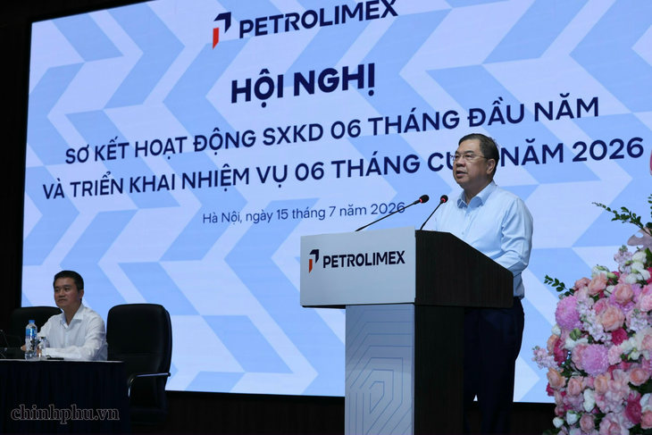 Cao điểm căng thẳng nguồn cung Petrolimex mua tới 1,3 triệu m³ xăng dầu, mức cao nhất trong lịch sử - Ảnh 1.