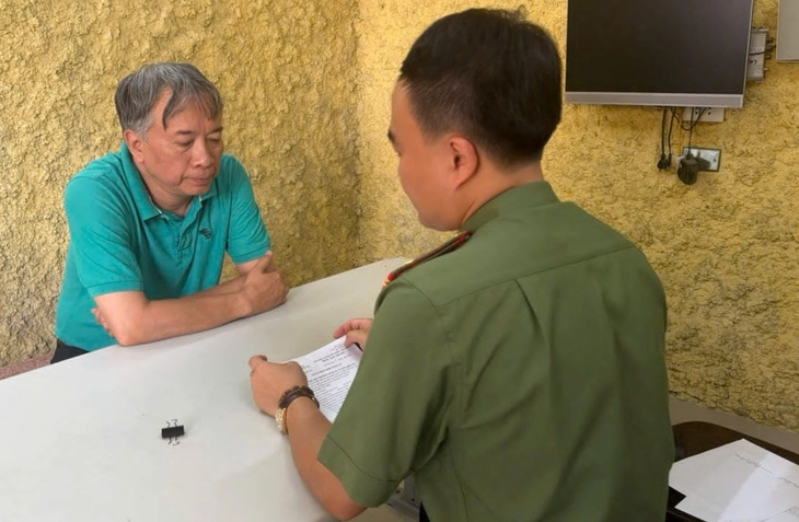 Bắt tạm giam Giám đốc và Tổng biên tập nhà xuất bản Hội Nhà văn liên quan cuốn sách 'Chuyện với Thanh' - Ảnh 3.