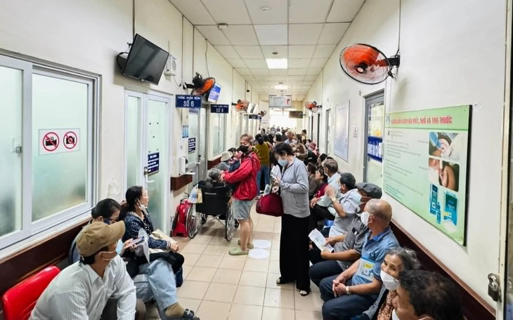 Hơn 400 phản ánh người dân đến các bệnh viện TP.HCM: Những nơi phản ánh nhiều nhất?  - Ảnh 2.
