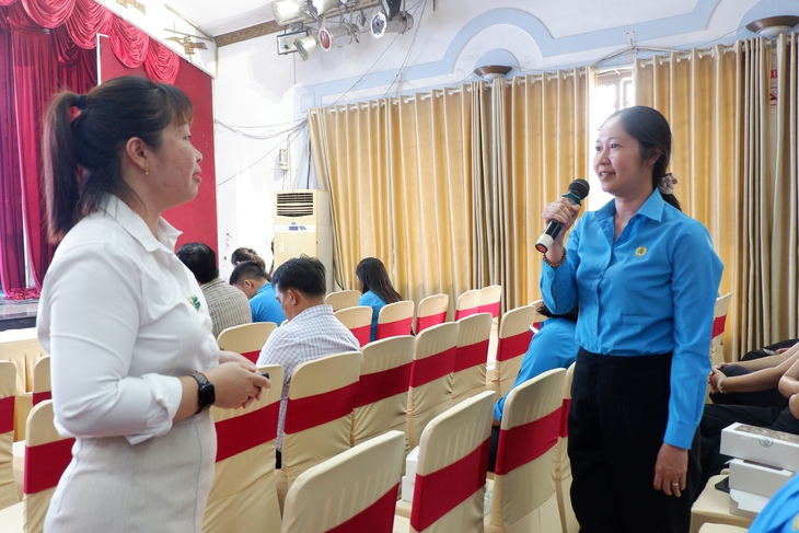 Nguy cơ từ hộp xốp và túi nilon trong an toàn thực phẩm cho công nhân năm 2026 - Ảnh 1.