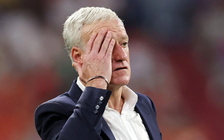 Truyền thông Pháp không hài lòng khi ông Deschamps mỉa mai trọng tài - Ảnh 2.