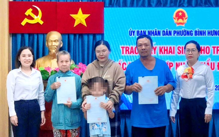 Người phụ nữ 71 tuổi lần đầu tiên trong đời có giấy khai sinh và căn cước công dân - Ảnh 2.