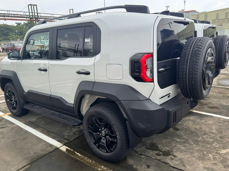 Toyota Land Cruiser FJ cập cảng Việt Nam, giá dự kiến hơn 1,1 tỉ đồng - Ảnh 5.