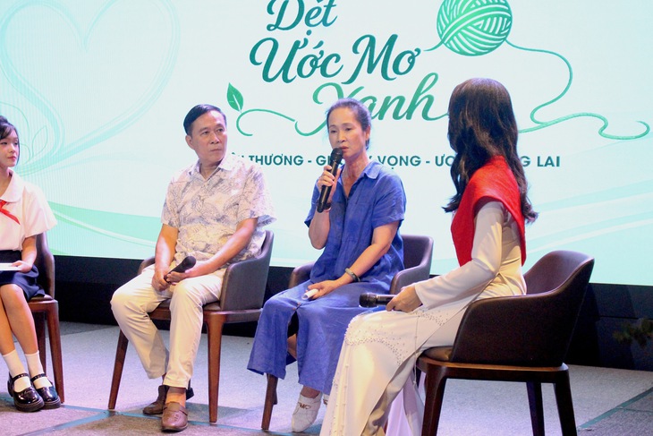 Bỏ điện thoại xuống, những bạn nhỏ cùng ‘Dệt ước mơ xanh’ - Ảnh 2.