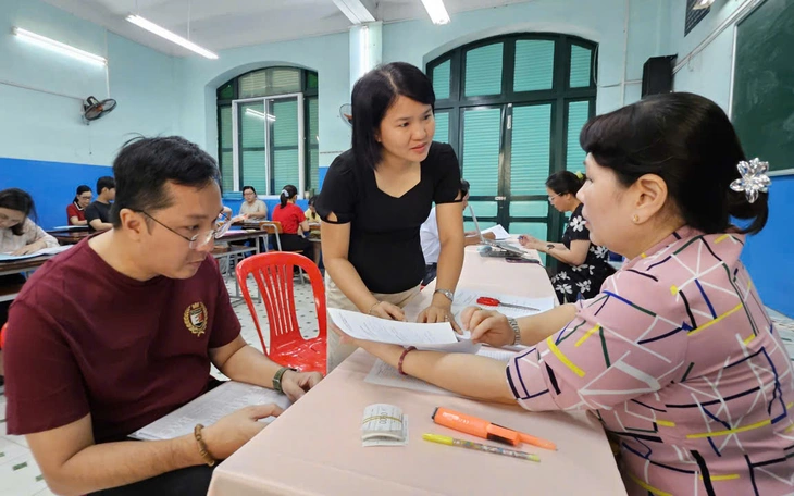 Phụ huynh 'rớt nước mắt' vì được điều chỉnh nguyện vọng tuyển sinh đầu cấp - Ảnh 4.