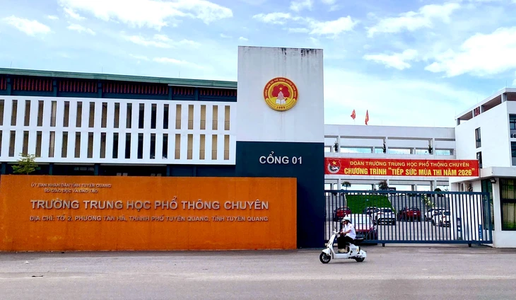 328 thí sinh chuyên Tuyên Quang được đăng ký xét tuyển đại học do chưa có kết luận điều tra - Ảnh 1.