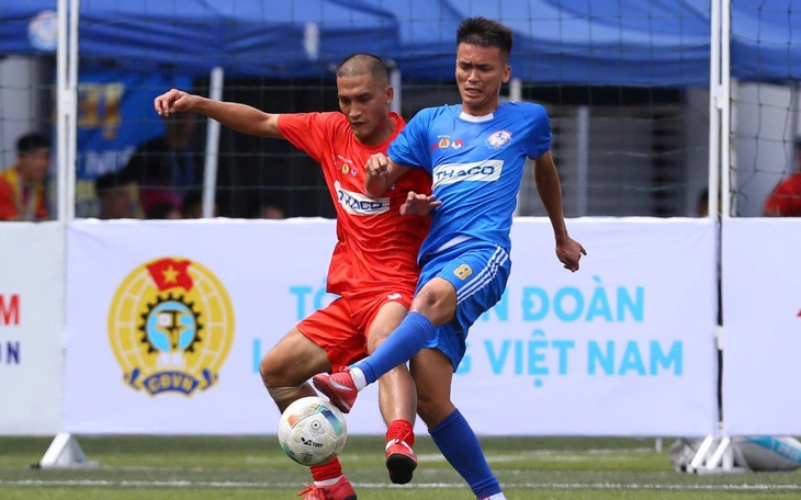 "Cầu thủ xuất sắc nhất" vòng loại tiếp tục lập hat-trick ở VCK Giải bóng đá công nhân - Ảnh 4.