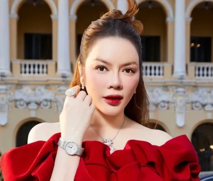 Đếm hột xoàn giải sầu và két sắt 'quá tải' vì kim cương của mỹ nhân Việt - Ảnh 1.
