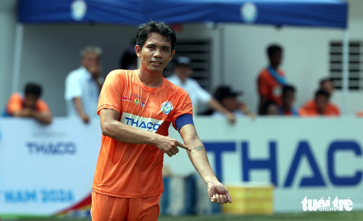 "Cầu thủ xuất sắc nhất" vòng loại tiếp tục lập hat-trick ở VCK Giải bóng đá công nhân - Ảnh 1.