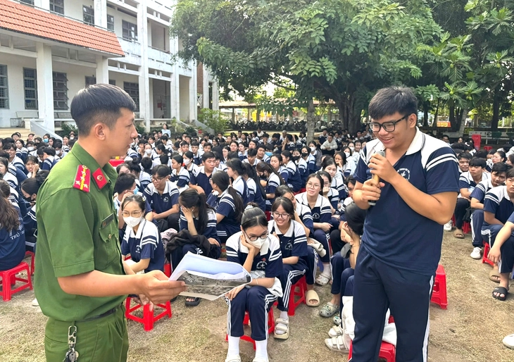 Công an Tây Ninh phá 486 vụ bắt 984 người, test nhanh 2.792 người dương tính trong tháng 'truy quét' ma túy - Ảnh 3.
