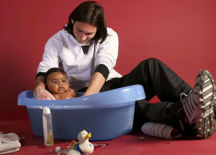 Tác giả bức ảnh Messi bế Yamal: 'Tôi không biết em bé là ai' - Ảnh 2.