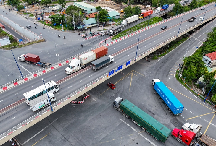 Tin tức sáng 17-7: Chuẩn bị đầu tư loạt cầu vượt thép ở TP.HCM; Rà soát nước sạch tại 54 xã và đặc khu - Ảnh 1.