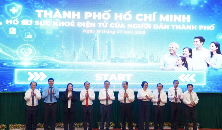 Phó bí thư Thành ủy Nguyễn Phước Lộc ghi nhận chuyển biến tích cực của ngành y tế TP.HCM - Ảnh 1.
