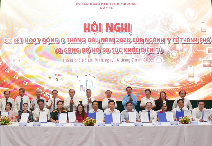 Phó bí thư Thành ủy Nguyễn Phước Lộc ghi nhận chuyển biến tích cực của ngành y tế TP.HCM - Ảnh 2.