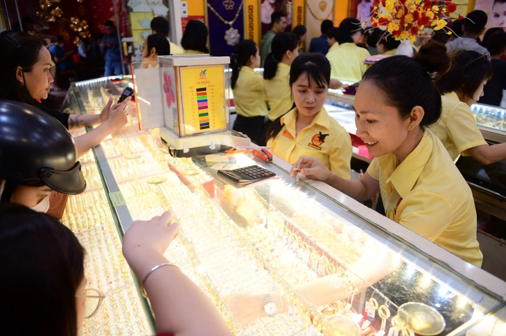 Giá vàng tăng; một doanh nghiệp TP.HCM đột ngột chuyển lãi thành lỗ 1.450 tỉ - Ảnh 1.