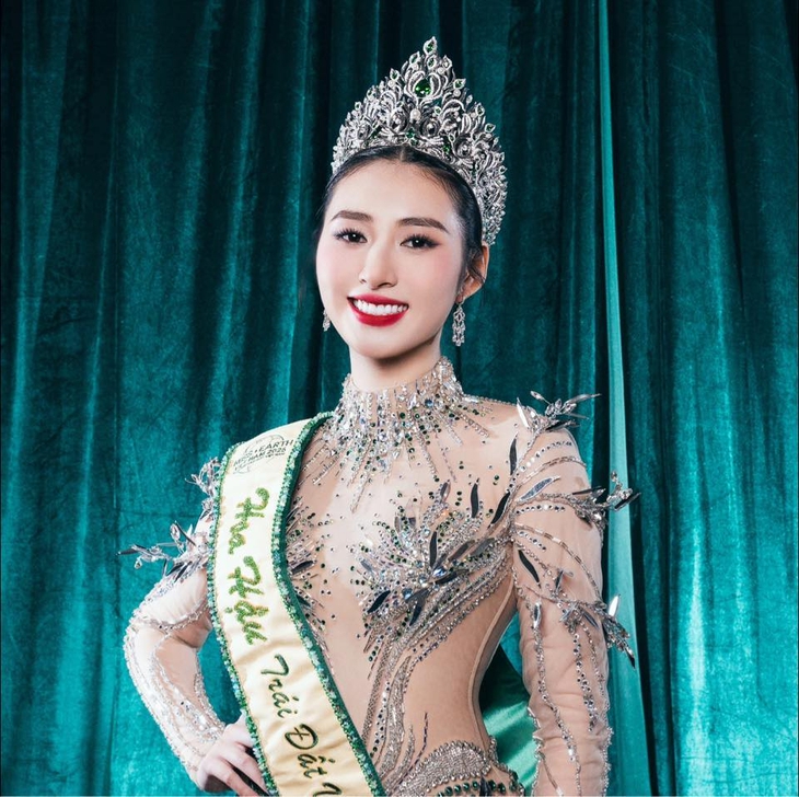 Giải mã những chiếc vương miện hoa hậu Việt Nam: Không chỉ là kim cương - Ảnh 2.