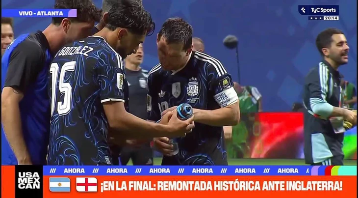 Messi 'lạnh người' khi phát hiện 'phao thi' của thủ môn Pickford - Ảnh 1.